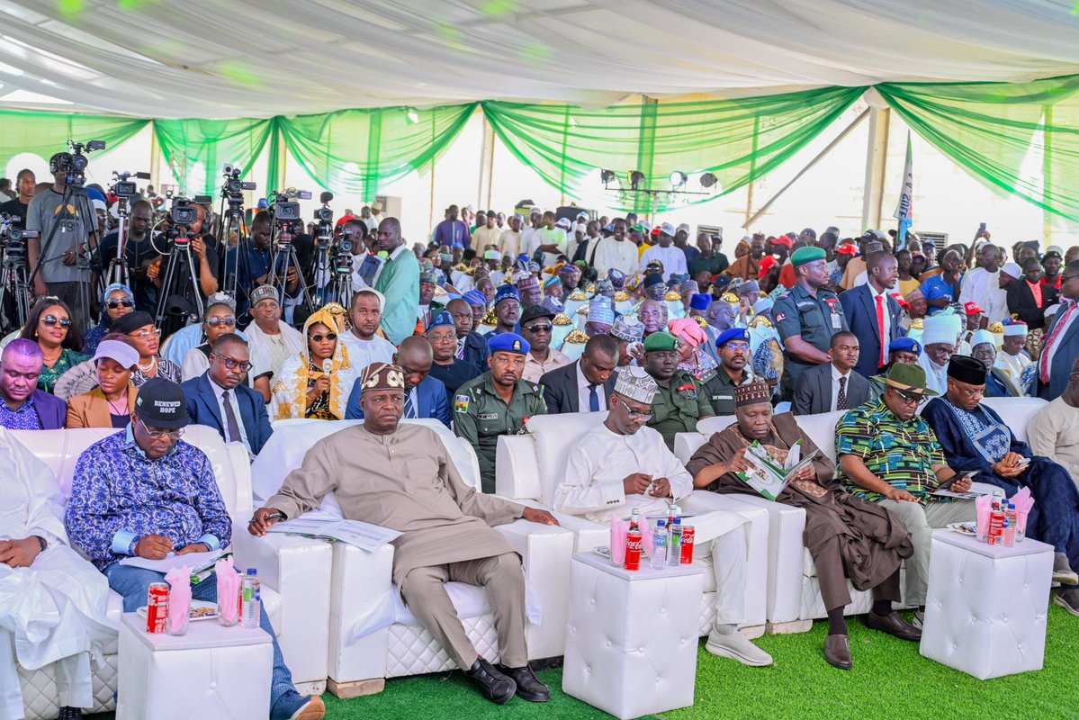 FrancisNwaze1's tweet photo. FEDERAL MINISTRY OF WORKS

PRESS RELEASE

FG FLAGS OFF CONSTRUCTION OF AKWANGA–JOS–BAUCHI–GOMBE–BIU—MAIDUGURI SUPERHIGHWAY, COMMISSIONS AKWANGA TOWNSHIP DUAL CARRIAGEWAY AND UNDERPASS

The Federal Government has officially flagged off the construction of Section One of the 700-kilometre Akwanga–Jos–Bauchi–Gombe–Biu—Maiduguri Superhighway, reaffirming President Bola Ahmed Tinubu, GCFR's commitment to delivering transformative infrastructure under the Renewed Hope Agenda.

The flag-off ceremony, held on the 1st July, 2026, in Akwanga, Nasarawa State, where the President, His Excellency Bola Ahmed Tinubu, GCFR, was represented by the National Chairman of the All Progressives Congress (APC), Prof. Nentawe Goshwe Yilwatda, stated that the project is one of the President's four Renewed Hope Legacy Road Projects, designed to transform Nigeria's transportation network, strengthen national integration, improve security, facilitate trade, and stimulate economic growth across the North-Central and North-East geopolitical zones.

The first phase of the project covers approximately 125 kilometres from Akwanga in Nasarawa State to Jos in Plateau State and forms part of the larger 700-kilometre, six-lane, continuously reinforced concrete pavement (CRCP) superhighway stretching through Nasarawa, Kaduna, Plateau, Bauchi, Gombe, Yobe, and Borno States.
The President's representative praised the Minister of Works for his exceptional leadership and dedication to transforming Nigeria's road sector, describing him as one of the administration's most outstanding performers.
He described the Minister of Works as “the shining light of the Renewed Hope Administration.” 

Speaking at the ceremony, the Honourable Minister of Works, Engr. Sen. David Umahi, CON, FNSE, FNATE, disclosed that the project is a landmark investment that will improve connectivity, reduce travel time, enhance road safety, lower transportation costs, create jobs, and unlock the region’s economic potential. He explained that the Akwanga–Maiduguri Superhighway is one of four legacy highway corridors being implemented simultaneously by the Federal Government, alongside the Lagos–Calabar Coastal Highway, the Sokoto–Badagry, and the Calabar–Abuja (Trans Sahara) Superhighways.

The Minister reiterated the Federal Government's commitment to CRCP technology to ensure greater durability, lower maintenance costs, and a lifespan of up to 100 years. He commended President Tinubu for his untiring support for infrastructure development and urged the contractor to deliver quality work, while engaging local communities through employment, skills acquisition, and technology transfer.

The President's representative also commissioned the newly completed Akwanga Township Dual Carriageway and Underpass, executed by the Nasarawa State Government under the leadership of the Governor, His Excellency, Engr. Abdullahi Sule, CON.  He commended him for complementing the Federal Government's infrastructure drive through strategic investments in road development across the state.

In his Welcome Address, the Honourable Minister of State for Works, Bello Muhammad Goronyo, Esq., stated that the Superhighway would serve as a major transportation corridor linking North-Central and North-East Nigeria, while facilitating trade, agriculture, investment, and national security.

Also speaking at the well-attended event, the Honourable Minister of Information and National Orientation, Alhaji Mohammad Idris, highlighted the Federal Government's unprecedented investment in infrastructure, education, healthcare, and economic reforms, noting that the Renewed Hope Agenda is delivering tangible benefits across all sectors and the country.

The Honourable Minister of Women Affairs,  Hon. Imaan Sulaiman Ibrahim, described the project as another demonstration of the administration's commitment to inclusive development, noting that investments in infrastructure are being complemented by programmes supporting businesses, women, >>