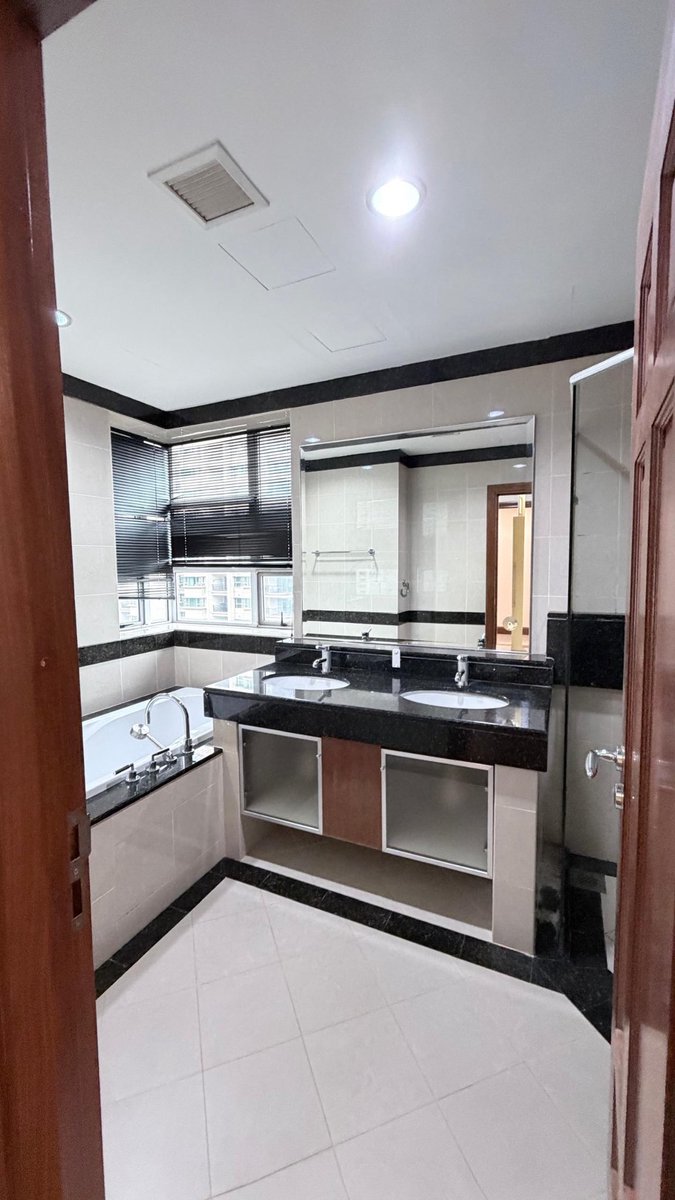 ThePeakRealty's tweet photo. Good Value Property !? 

We realized the more mature luxury property in Mont Kiara gives you way better value and quality of living compared to the newer one.

This for example, is another top choice.
MK Aman | 2163sf | 3beds | 2cps . 

Guess the price !? 

#montkiara #dreamhome https://t.co/IgHkeQQIGh