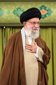 hakamamhaz's tweet photo. 35 مليون سيشاركون في تشييع القائد الشهيد  الامام علي خامنئي

 بسحب التوقعات والاستعدادات (35000000 مشارك) :
 35 مليون شخص يشاركون في التشييع والوداع
                    _ ما بين 30 و35% من سكان ايران 
                    - ما بين 6 و17 مليونمن سكان طهران
                    - ما بين 3 و5 ملايين في قم
                    - ما بين 3.5 و8 ملايين في مشهد
                     _ فضلا عن المشاركين من دول اخرى 

السلطات تحضر  165,000 موقف سيارة  للمشاركين في مراسم طهران وحدها
 عدد السيارات التي ستدخل طهران مقدرة بمليوني(2000000) سيارة بحسب نائب مدير شرطة العاصمة

 الاعلام:
 يقوم يتغطية المراسم 14 الف صحافي ومؤثر ومخرج  بينهم 900 صحافي اجنبي