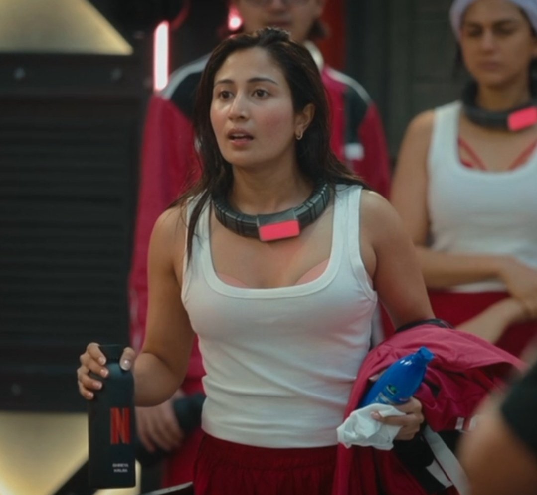 shah93632's tweet photo. Hate her love u can't ignore her she is running this season of this years most talk constetant
I like her game because she is real bold  #Shreyakalra 
#Lockupp2 #Lockupp https://t.co/EutO7C1A1x