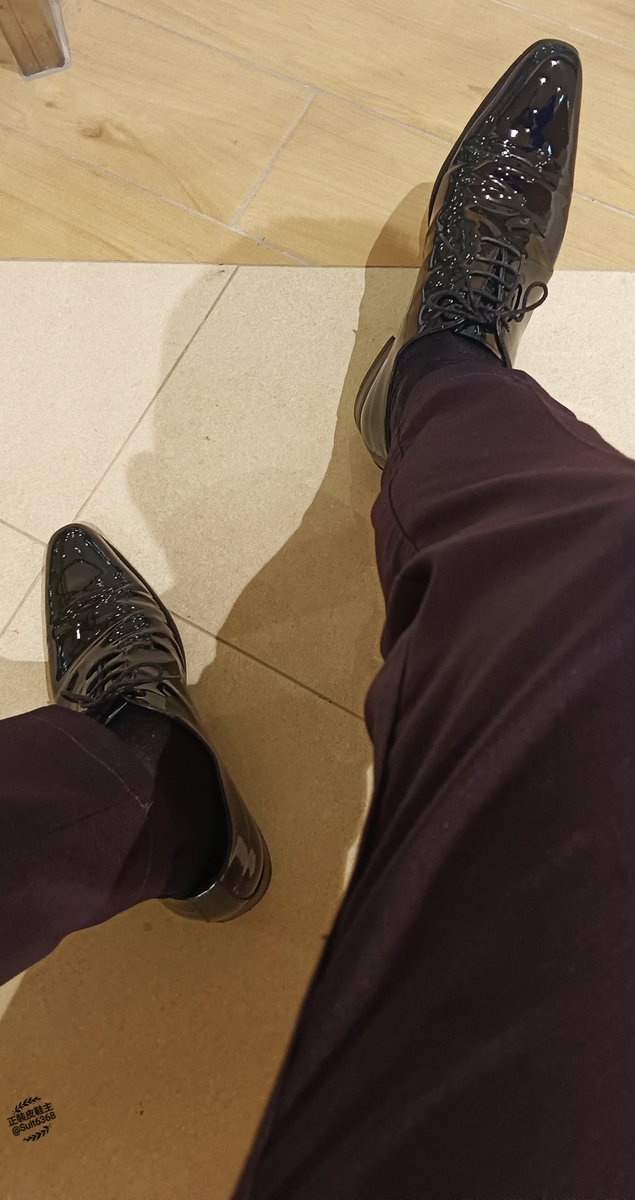 Suit6368's tweet photo. 天氣炎熱
有心中暑！！！
#正裝 #絲襪 #漆皮鞋 #主 https://t.co/wl5Tc0VcNU