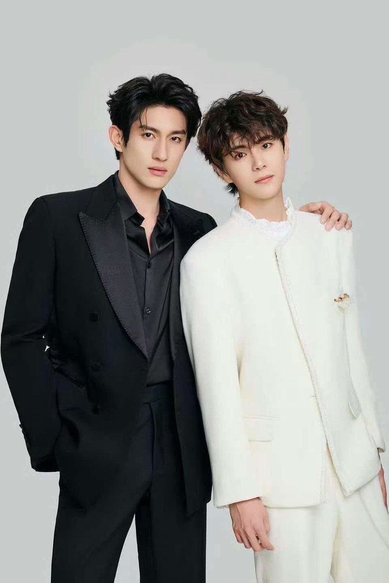 hannawithanh_'s tweet photo. oh they r so MARRIED 😭

#政瞳 #aylio https://t.co/DVeKYYV49x