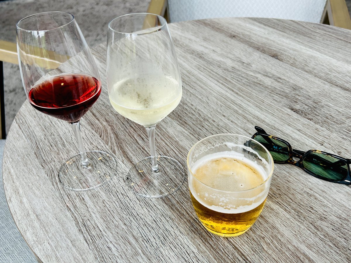 ZORYhide's tweet photo. 今宵はお休みZORY
ホテルのラウンジがフリー酒って
ココは天国か？ https://t.co/3Zr23g2gXr