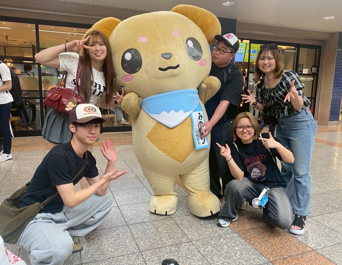 minowan_minobu's tweet photo. 今日は #JR八王子駅観光キャンペーン で
八王子駅に行ってきたワン🐶

＃身延町 の魅力をPRをしてきたよ！
 
沢山のお友達と会えて嬉しかったな〜

明日も八王子駅に遊びに行くからみんな会いにきてくれると嬉しいな🐾

#みのワン  #八王子駅 #武田菱丸  #ニーラ #ふじぴょん  #アカ  #モモずきん https://t.co/5pUDD5imvx