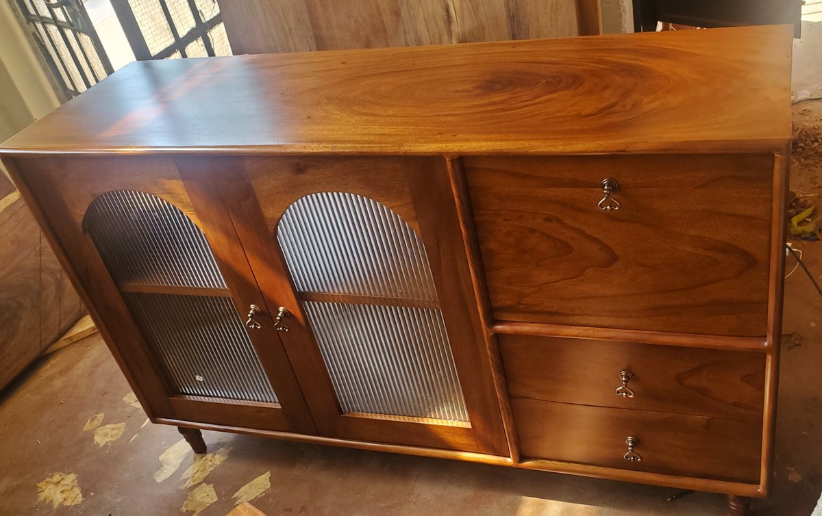 Abwooli_vaky's tweet photo. @roxie_ug 🤣🤣🤣🤣🤣🤣 that first said mbu AI pics.
Anyway for all your furniture needs we gat you covered dm us for more information at @Abwoolinteriors https://t.co/zPqHQpDxhI