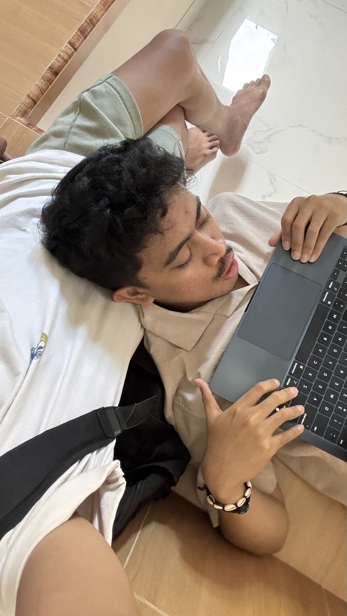 aintsainnt's tweet photo. us recently https://t.co/3OrXa0jCen