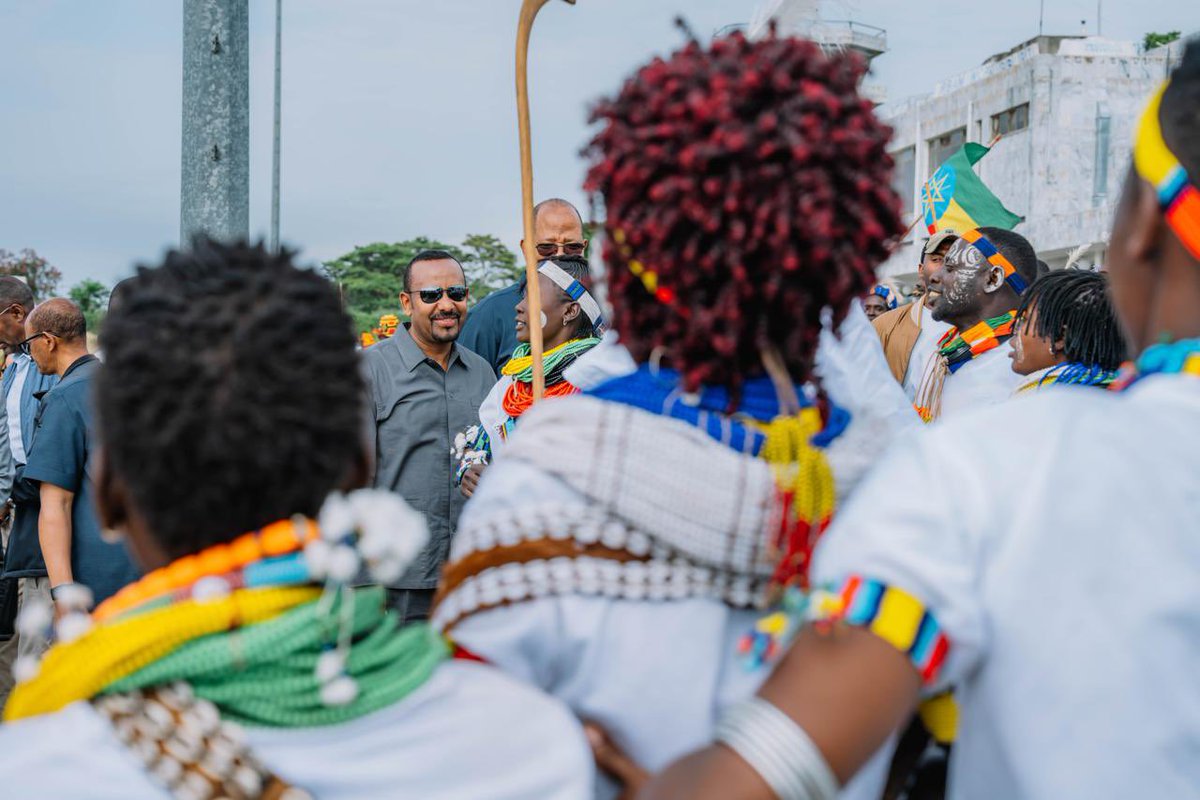 PMEthiopia's tweet photo. South Ethiopia welcomes Prime Minister @AbiyAhmedAli in color and dynamism.

#PMOEthiopia https://t.co/BcgqZaZjrA
