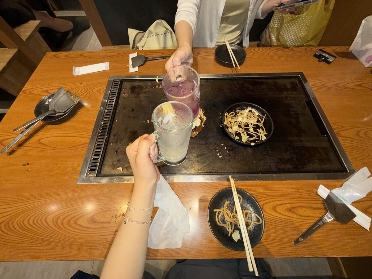Rin_7343's tweet photo. 📍 Okonomiyaki NAOYA Namba 
큐알로 주문하고 기다리고 있으면
직원분께서 맛있게 조리해줍니당
위에 계란+치즈가 진짜 너무 맛있음..
1인1메뉴라서 야끼소바도 시켰는데
슴슴하니 맛있었어요!! 안에 고기가 ㄹㅈㄷ https://t.co/atTnj3Dvuz