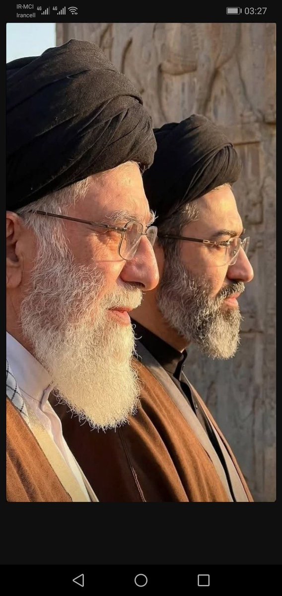 RozaRoza773654's tweet photo. در مسیرِ حق، اگر همه دنیا هم سرزنش‌ات کنند، نباید دل‌سرد شد؛ چرا که تکیه‌گاهِ اصلی، قدرتِ لایزال الهی است.
پس برای رسیدن به آرمان‌های انقلاب محکم بایستید حتی اگر در مقابل صاحبان قدرت باشد...
#باید_برخاست
 #خمینی_مشهد https://t.co/MbiAExZfx6