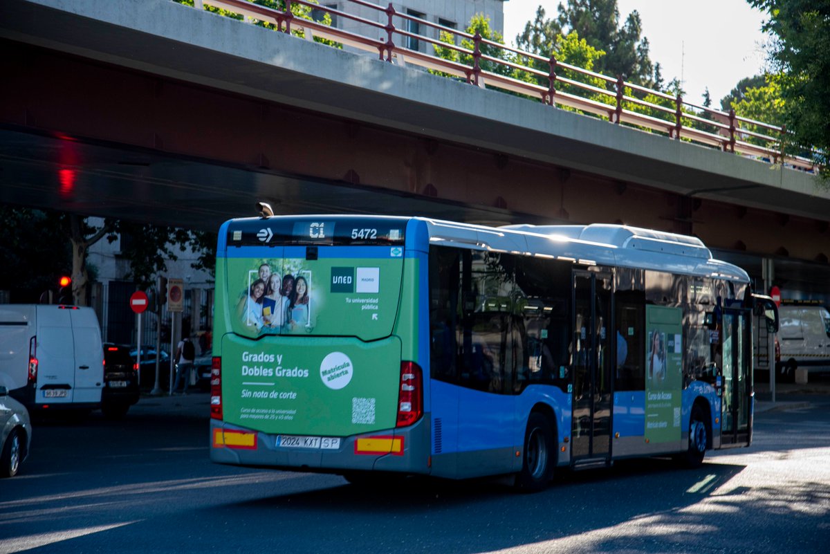 UNEDMadrid's tweet photo. 🚌 ¿Ya nos has visto por los autobuses de Madrid?

La matrícula en #UNEDMadrid ya está abierta. Estudia en tu universidad pública, sin nota de corte y con una metodología flexible.

🎓 Da el paso y matricúlate: https://t.co/Q352qwavzg

#TuUniversidadPública #SinNotaDeCorte https://t.co/NgKSNX5KSI