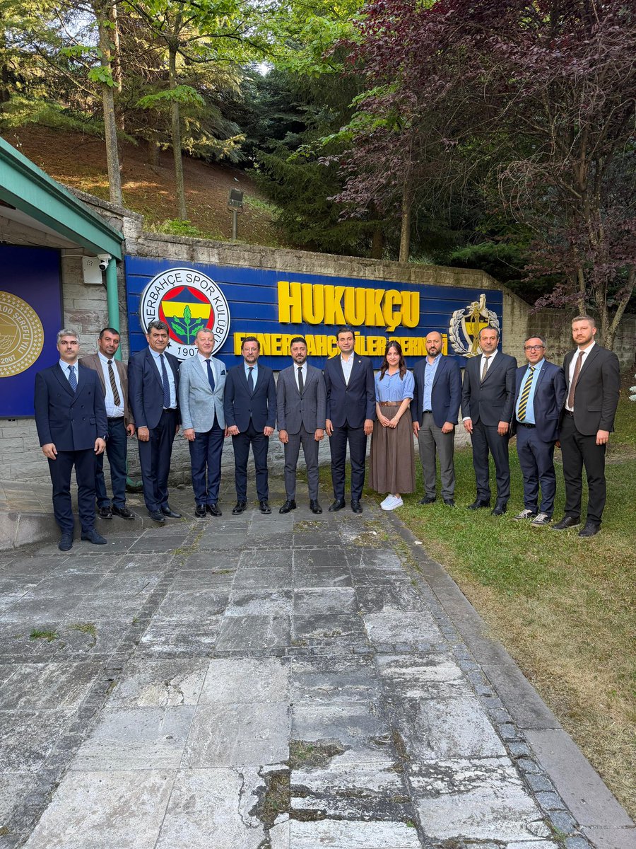 HUFEDER1907's tweet photo. Finansçı Fenerbahçeliler Derneği Başkanı Sn. Fatih Çığ ve Yönetim Kurulu üyeleri, dernek merkezimize nezaket ziyaretinde bulunmuştur.

Gerçekleştirilen ziyarette, Fenerbahçemize katkı sağlayacak projeler hakkında verimli istişarelerde bulunduk.

Nazik ziyaretleri için kendilerine teşekkür ediyor, çalışmalarında başarılar diliyoruz. @FFBDER1907