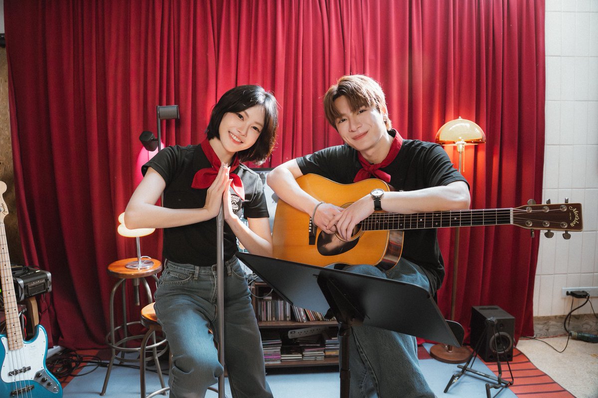 PIXXIEofficial_'s tweet photo. เก็บภาพเบื้องหลังในกองถ่าย ‘ถูกที่ผิดเวลา (Wrong Time)’ มาฝากทุกคนคับบ ใครยังไม่ได้ดูอย่าลืมตามดูกันนะค้าบบ ⏳✨

ถูกที่ผิดเวลา (Wrong Time) - KRIST
🔗 https://t.co/sJqjvKT9C0

#WrongTimeKRISTmv 
#PiXXiE #Pimma_PiXXiE 
#WrongTimeKRIST #KristPerawat 
#RISERMUSIC https://t.co/dQ8M4QBO9Y