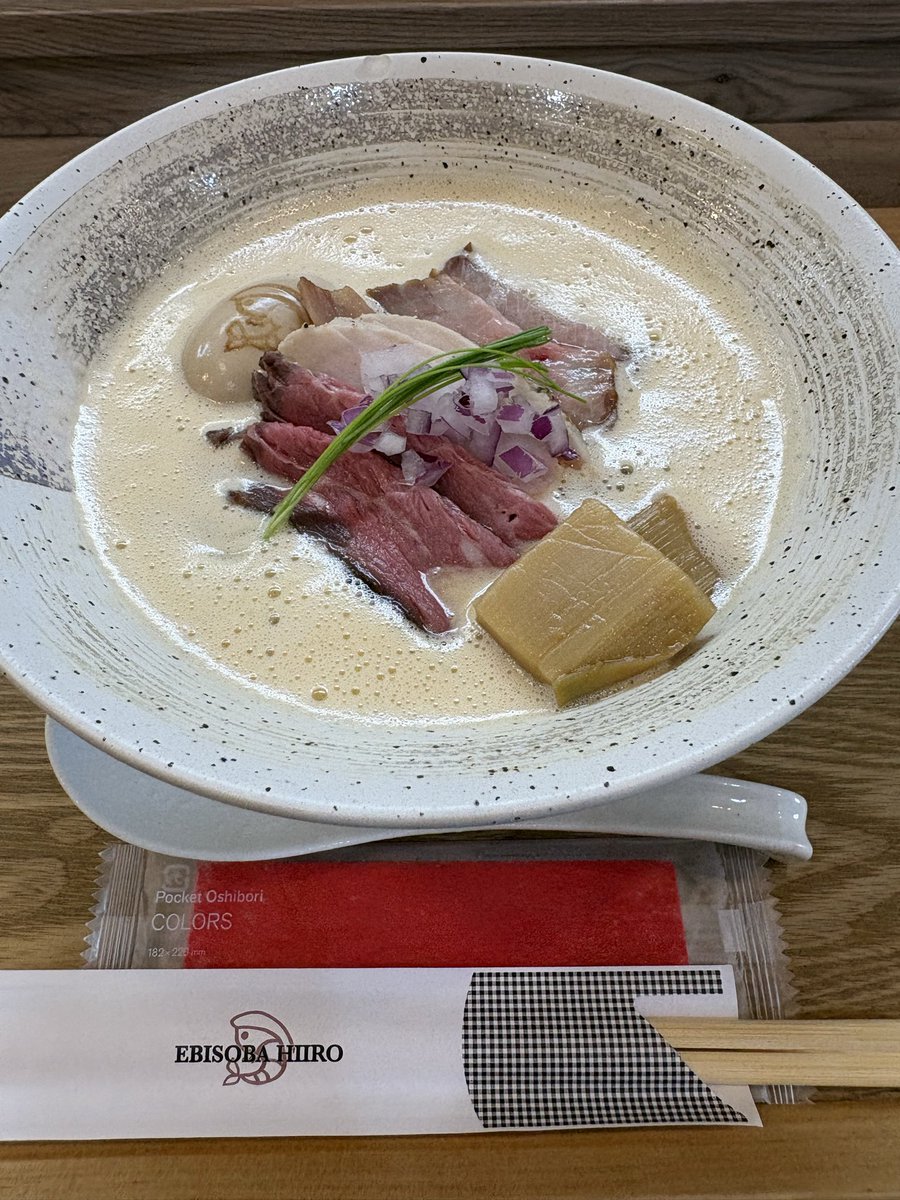CO2qq9's tweet photo. #えびそば緋彩
#堀田

特製濃厚えびそば（汐）　1,550-
小エビのチーズリゾット    300-

濃厚な海老の風味と甘味が美味しい一杯
ちょっと味濃いめ？と思ったが、麺の甘味が引き立つ良い塩梅
焼豚も３種類あって満足
他のメニューにも挑戦したい https://t.co/XvgBw2gJxo