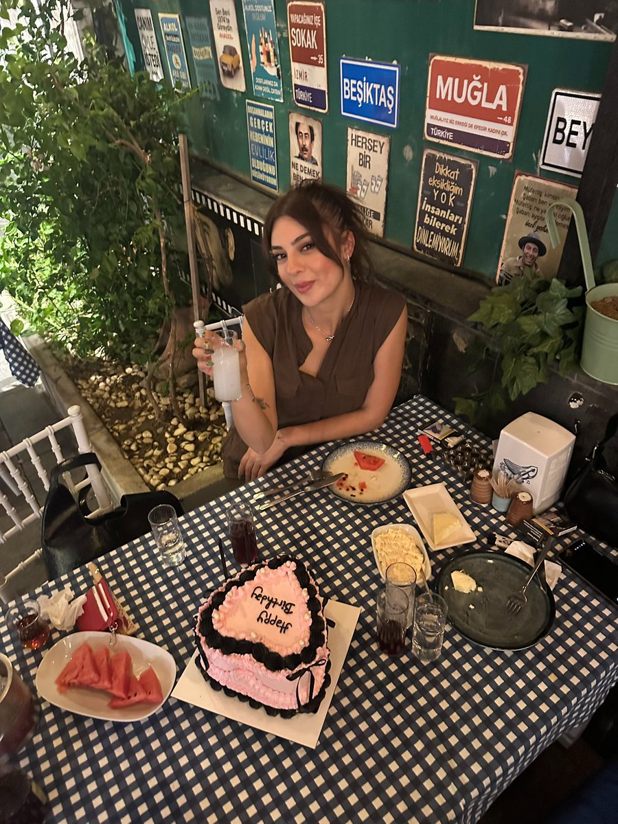 1905graca's tweet photo. Hellöööğ 34 🤎💓🖤💙 https://t.co/DWUPdEgr4K