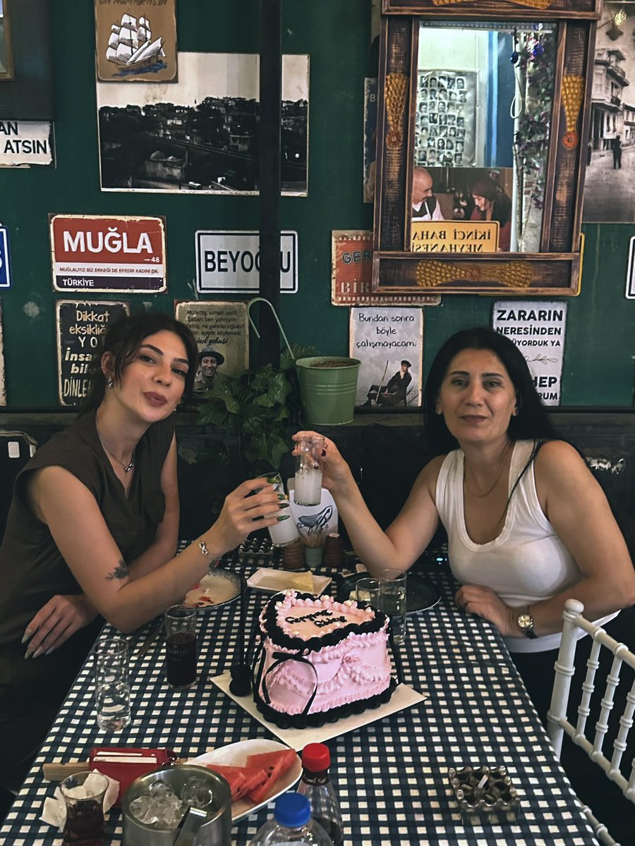 1905graca's tweet photo. Hellöööğ 34 🤎💓🖤💙 https://t.co/DWUPdEgr4K
