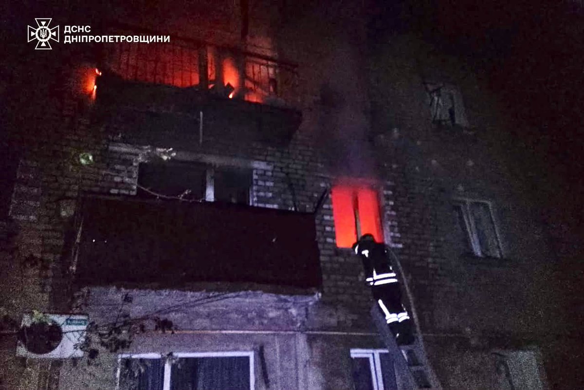 pavldistrict's tweet photo. ‼️Нічна атака на Дніпропетровщину💥 — у Павлограді горіли авто🔥, а у Шахтарському палала чотири...
➡️У ніч на 2 липня ворог понад 20 разів атакував безпілотниками п’ять районів області. На фото наслідки ударів у Павлограді та Шахтарському.
➡️ Детальніше
https://t.co/Rt8A84Dm5n https://t.co/PryEeoHV7O