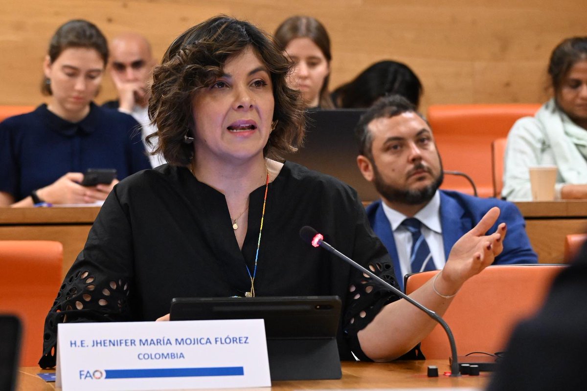 jmojicaflorez's tweet photo. En el #WaterDialogue rarificamos el compromiso de Colombia con la gobernanza del agua, bajo el entendido que es un bien de uso público, que debe ser gestionado de manera equitativa y sostenible entre el Estado, las comunidades y los distintos usuarios. El acceso a agua para la vida es un derecho, y en el Plan Nacional de Desarrollo de Colombia Potencia de La Vida fue el eje estructural del ordenamiento territorial.
La #ICARRD20 dejó un mensaje claro: no hay reforma agraria sin agua. La gobernanza de la tierra debe ir de la mano de la gobernanza del agua para garantizar el derecho a la alimentación, fortalecer la resiliencia climática, proteger la biodiversidad y construir sistemas agroalimentarios sostenibles.
Gracias al embajador 🇩🇪@AndreasvBrandt y al Director @LI_Lifeng_FAO por organizar este diálogo.