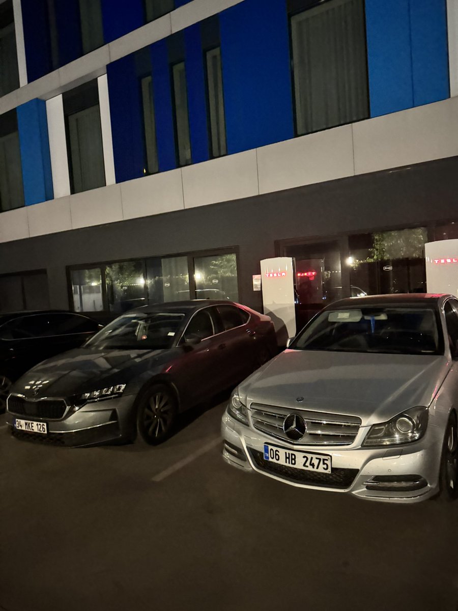 samicankls's tweet photo. At the Hampton By Hilton Samsun hotel, access to charging stations is being blocked by allowing vehicles to be parked in front of the Tesla Supercharger stations, thus using the area as a parking lot.
@Tesla  @teslaeurope  @TeslaCharging  @HiltonHotels  @HamptonByHilton https://t.co/ATlpqMoTKR