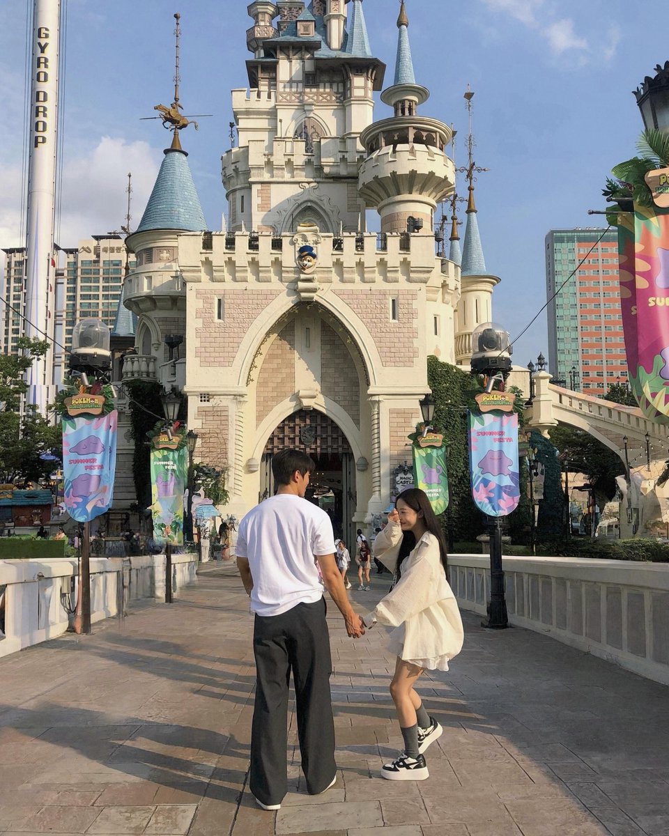 eseoroeo's tweet photo. my crowned ship queen seungyong &amp; princess minkyung amusement park date 🏰💕

#transitlove4 https://t.co/Iy2h5JvEN2