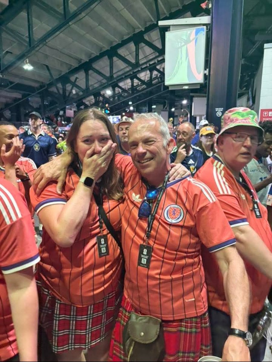dave_dwm's tweet photo. @FamousTartan After Haiti game..... https://t.co/wQvNrons6q