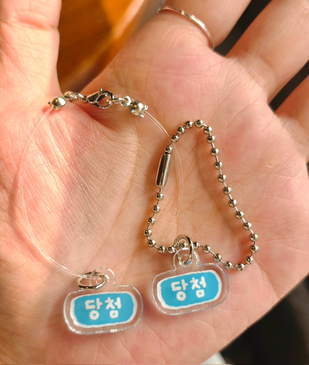 mjhpsh_rufghsgo's tweet photo. 🍀덍성 위버스 당첨기원 키링+목걸이 나눔🍀

키링 1개 + 목걸이2개 = 1set
* 목걸이줄은 군번줄+우레탄줄 각 2개씩 드려요
편한 줄로 사용하세요🙂

🍀참여대상 : 덍성을 좋아한다면 누구나(팔로우여부 무관)
🍀당첨인원 : 5명
🍀참여방법 : #RT + ❤️
🍀나눔방법 : 반택발송 https://t.co/t2IdG5UXMP