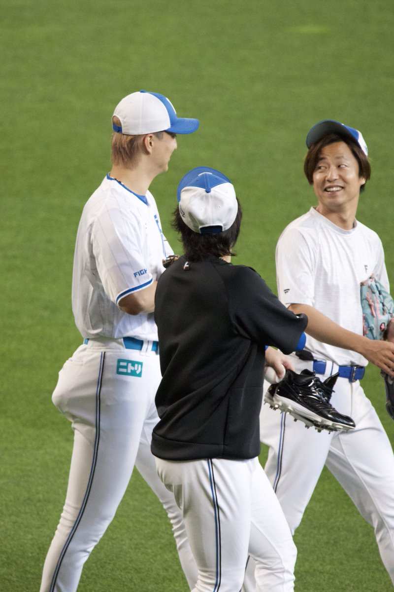 may___baseball's tweet photo. 金色の襟足が気になって仕方ない先輩たち🤭 https://t.co/DieuCXUWK0