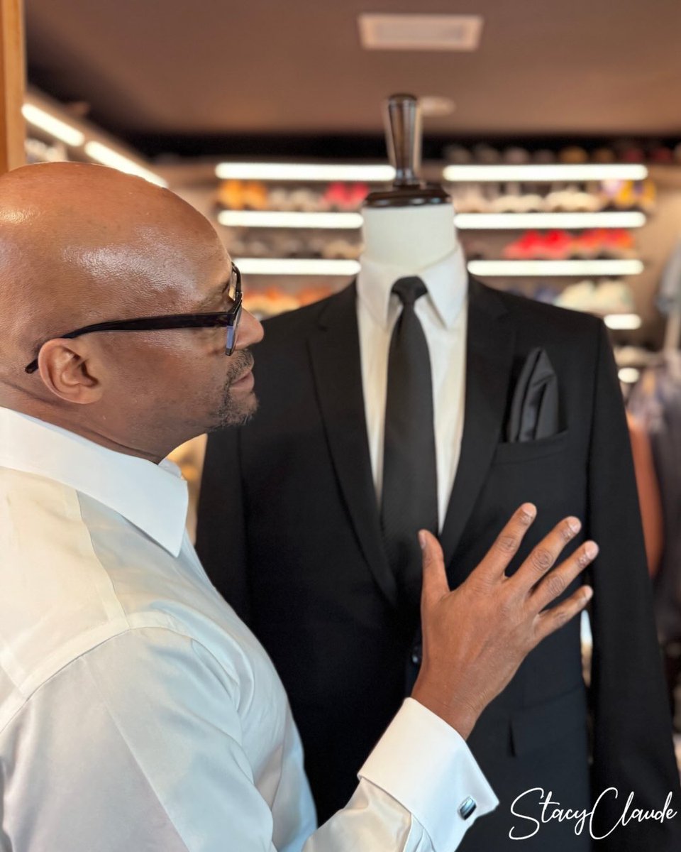 ByStacyClaude's tweet photo. The work behind the looks. 

Every detail, done right. https://t.co/OuIFux2Yr2