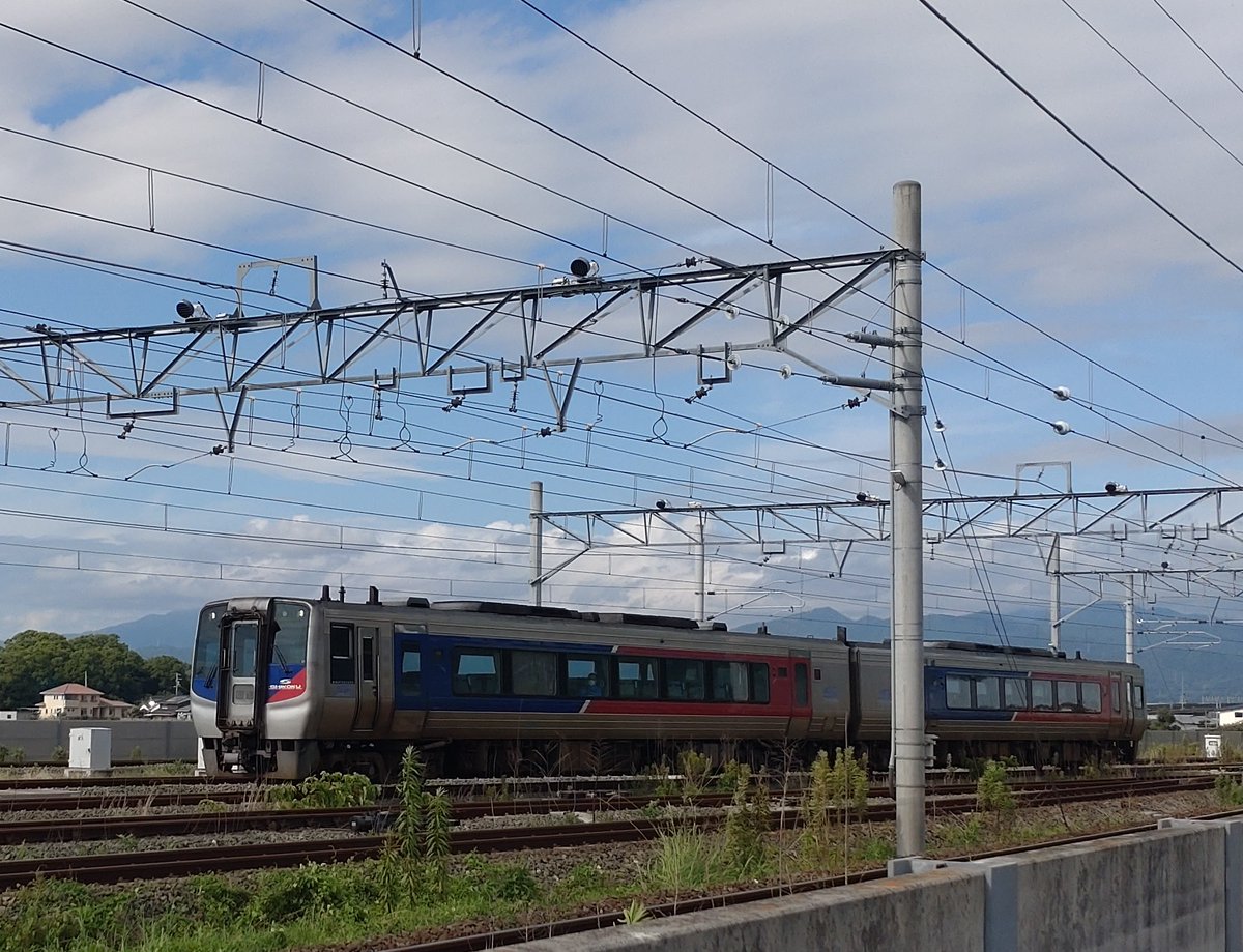 tse2000bc's tweet photo. 宇和海運用変更
1069D 2460+2425
回1068D 2462+2427
1071D 2152+2117

2461+2462+2425構内入換

西大洲駅近辺で盛土が崩れているため伊予大洲駅~八幡浜駅間運休

2026.7.2 https://t.co/VkclFHQWmM