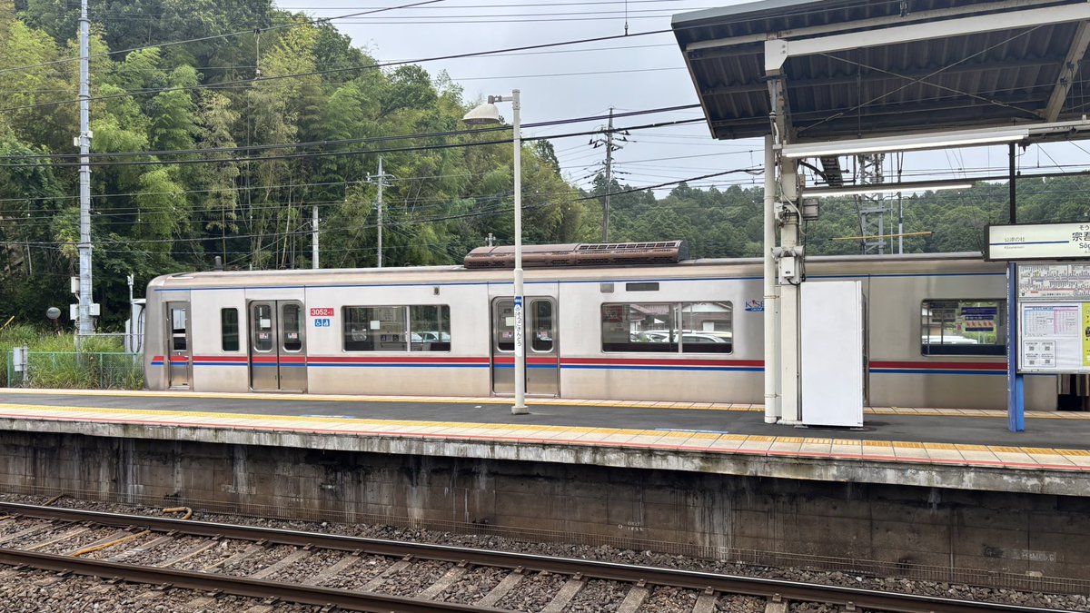 ashiru_nse's tweet photo. 73K無表示　3052F
側線使わずホーム使用で車両基地構内入換 https://t.co/BLeoKXDHTn