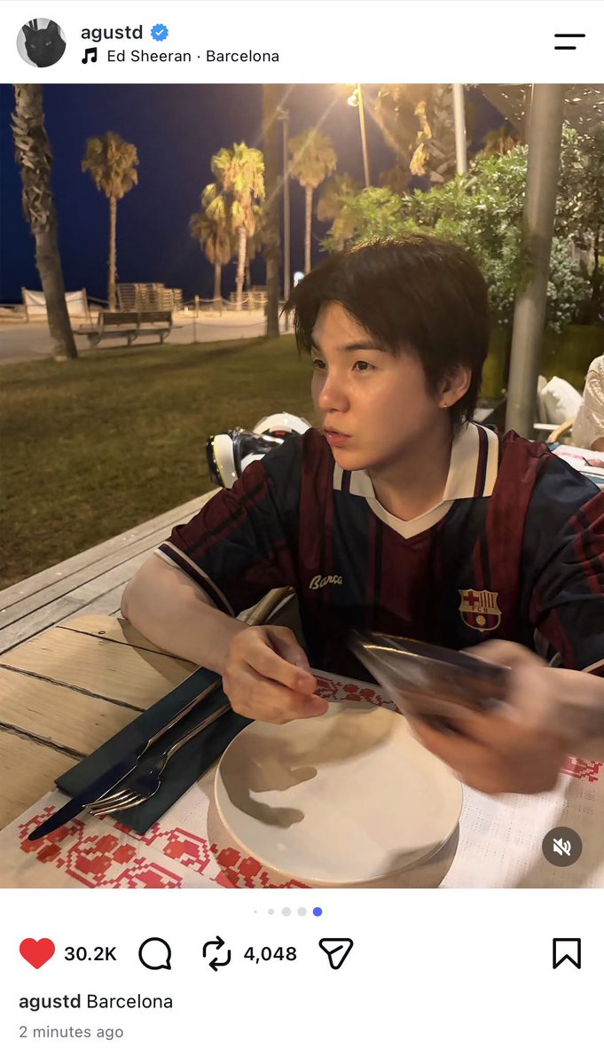 jjk_thv's tweet photo. Okay who went on a date with Yoongi in Barcelona? cuz his Caption isn’t screaming anymore skskakak https://t.co/lM5aaNl1S1