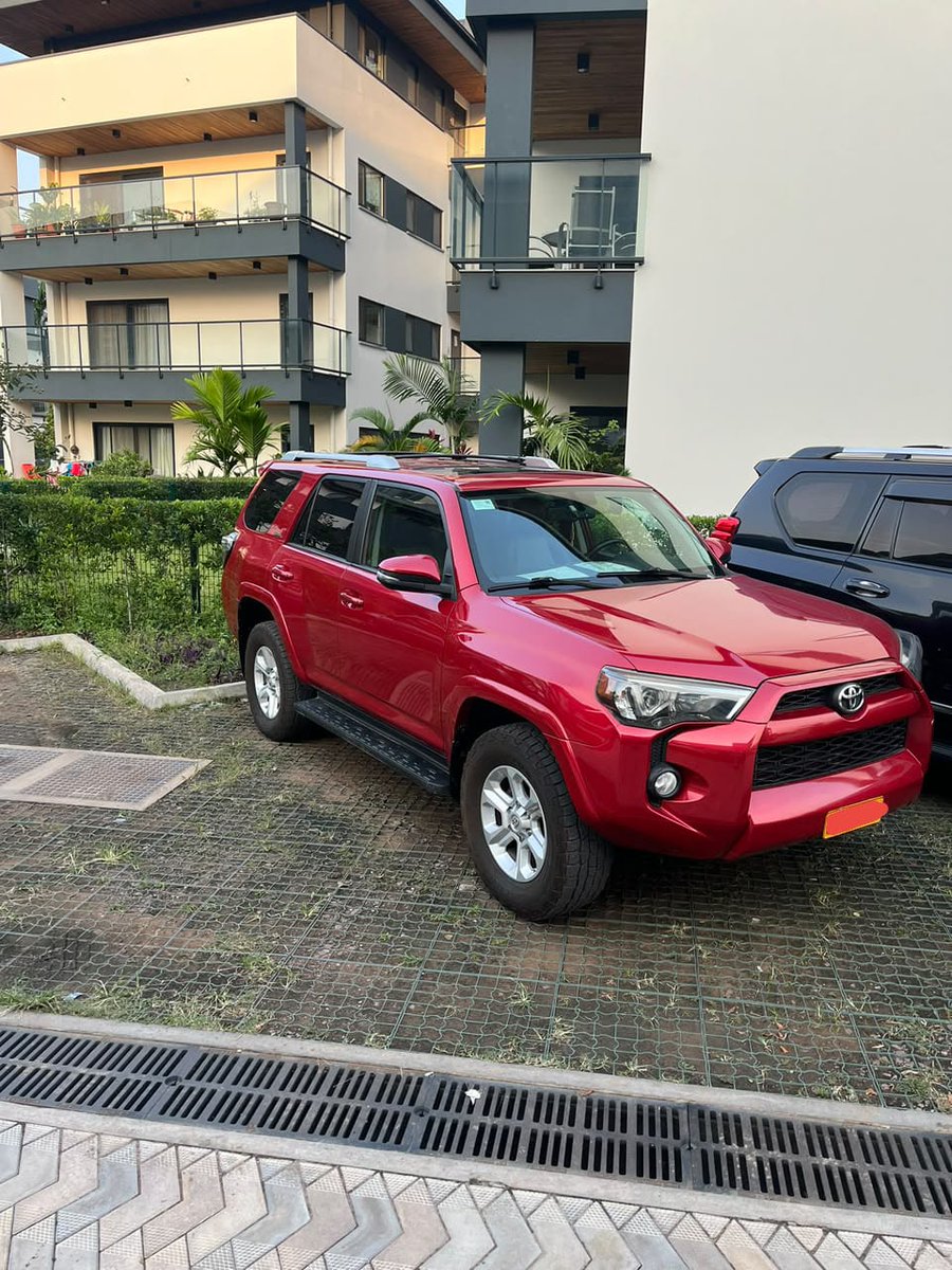 occkin's tweet photo. TOYOTA 4RUNNER SRS 4X4, PRIX: 27.800$⚠️
Année 2015, Sans plaque 
Automatique 
Volant gauche 
Essence 
6 cylindres 
Climatisation ok 
Intérieur noir 
Couleur d'origine 
Localisation Gombe
Phone 0829951769
#kinshasa #businesskin #automobile #entrepreneur #kinshasacars https://t.co/fly3adLTAa