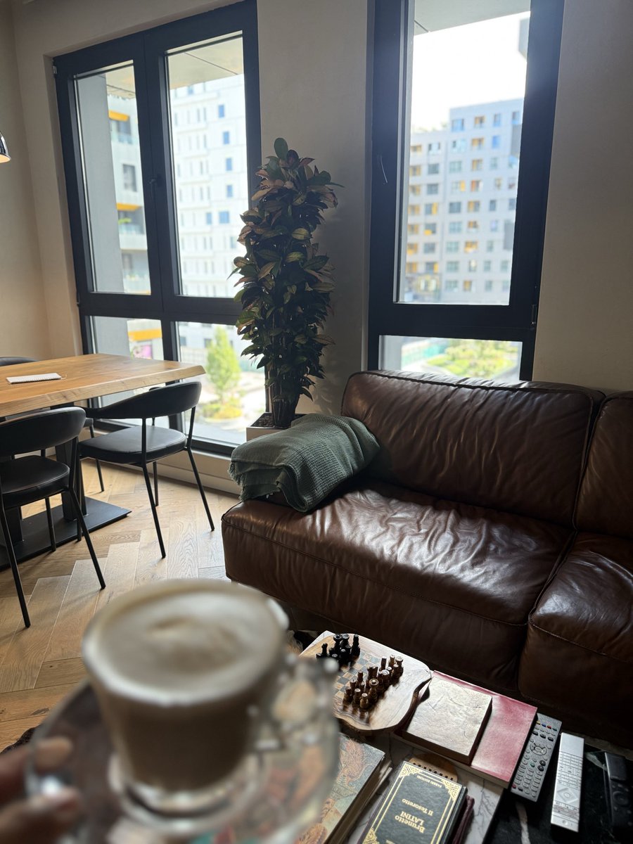 non_m1995's tweet photo. أولويات الصباح: هدوء، ثم قهوة، ثم يبتدئ اليوم الفعلي ☕️✨.
#صباح_الخير #قهوة_الصباح #روقان https://t.co/NVaaJxsFRz