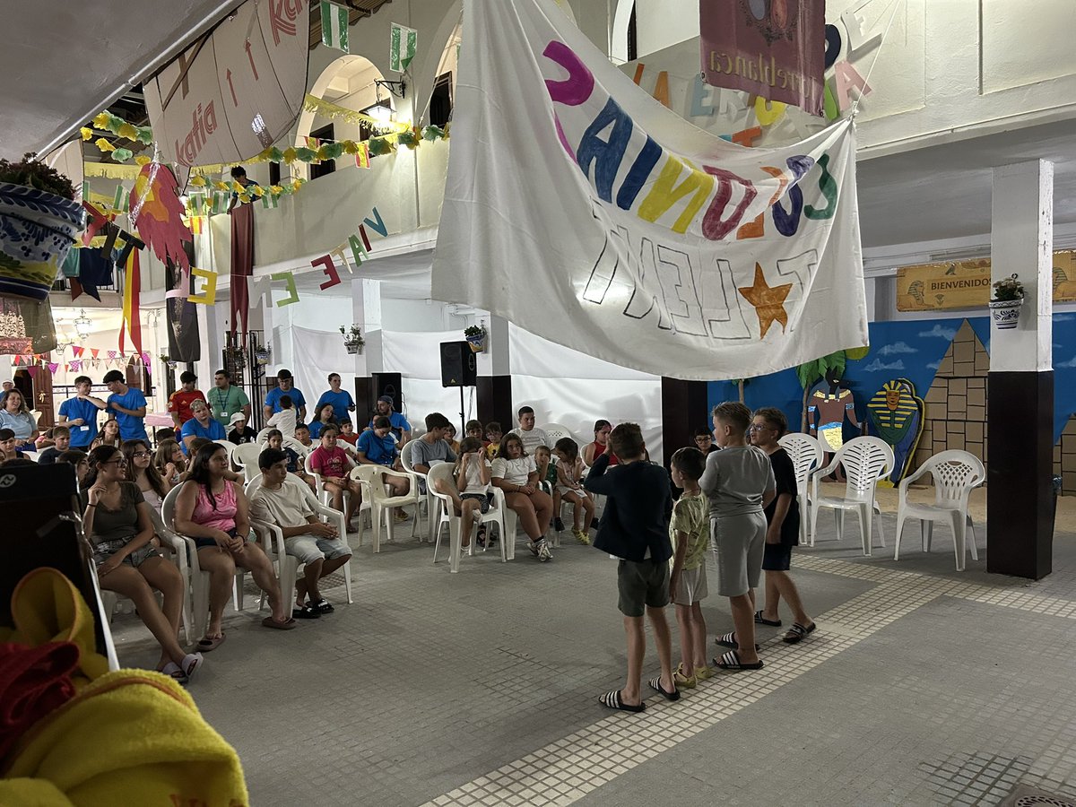 HdadlosDolores's tweet photo. Anoche llegó la versión de "Got Talent" a #LasColoniasdelBarrio

Una demostración de talento por parte de los más pequeños, para disfrute de todos los participantes. 

¡Continúa la diversión en El Rocío! 

#Colonias26
#DoloresdeTorreblanca https://t.co/bbcsGOLi8E