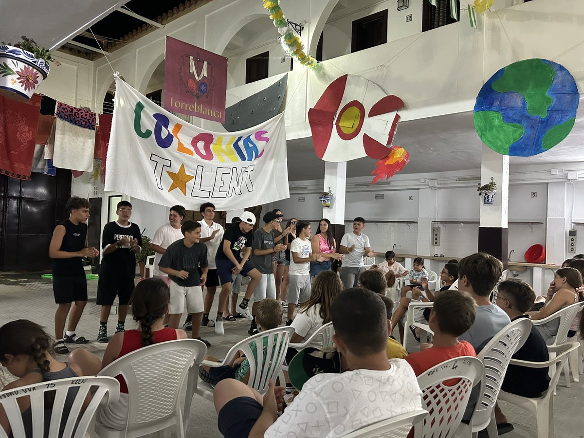 HdadlosDolores's tweet photo. Anoche llegó la versión de "Got Talent" a #LasColoniasdelBarrio

Una demostración de talento por parte de los más pequeños, para disfrute de todos los participantes. 

¡Continúa la diversión en El Rocío! 

#Colonias26
#DoloresdeTorreblanca https://t.co/bbcsGOLi8E