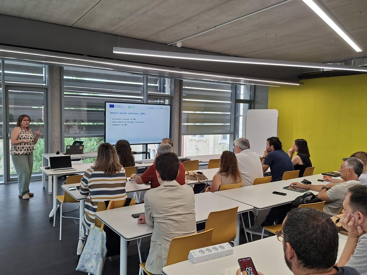 vlcinnovation's tweet photo. WATERGRID | 🤝💡Taller del proyecto #Watergrid en #LaHarinera

💧🌿Hablamos de #SolucionesBasadasNaturaleza, de ideas innovadoras para combatir la sequía y mejorar la salud de la Albufera. 

👂Hoy escuchamos a actores clave de diferentes campos para mejorar nuestros pilotos(1de5) https://t.co/PTq3hx2pyb