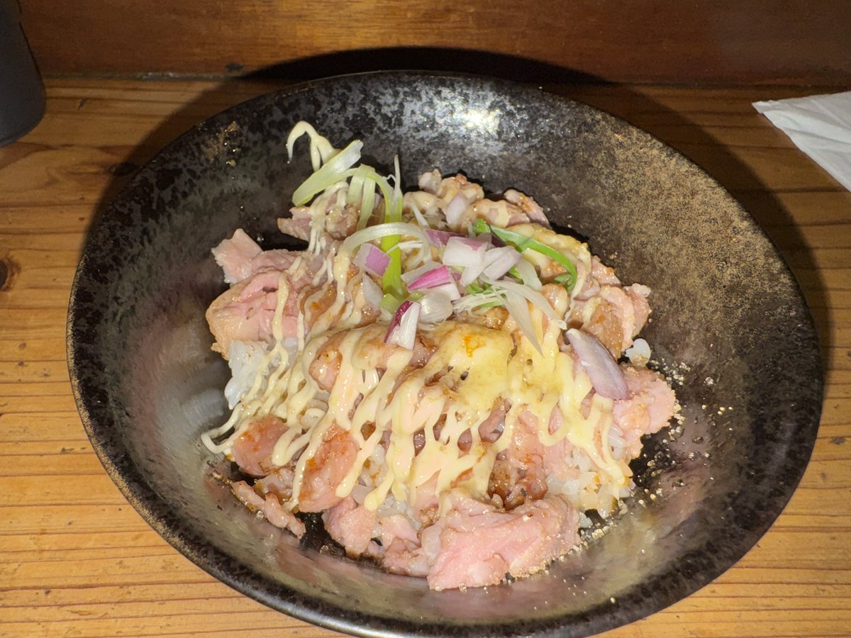 goowon0112's tweet photo. 西大路-上善若水
跟容興去吃過一次以後就變成我的愛店了
加了特盛的肉一碗也才250
份量夠而且還好吃
叉燒飯也很讚
#庫路吃飯囉 https://t.co/5n0Tywx1Cw