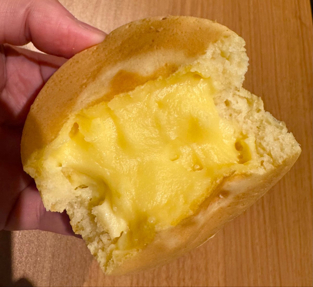 富山名物 「七越焼」 餡入りも美味しいですが たっぷりのクリーム入り