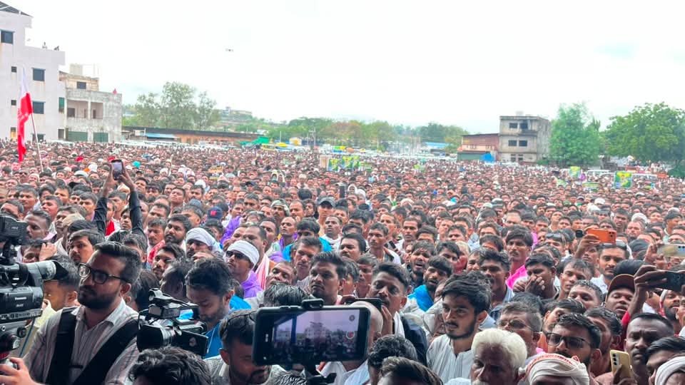 VinayRatanSingh's tweet photo. गुजरात में चल रहे आदिवासी आंदोलन के दौरान 18 दिन के मासू��� बच्चे सहित चैतर भाई वसावा और उनके साथ 9 लोगो को जेल भेजा जाना अत्यंत चिंताजनक और संवेदनशील विषय है।
भीम आर्मी भारत एकता मिशन आदिवासी समाज के संवैधानिक अधिकारों, न्याय और सम्मान की लड़ाई के साथ मजबूती से खड़ा है। हमारा मानना है कि लोकतंत्र में हर नागरिक को न्यायपूर्ण और निष्पक्ष प्रक्रिया का अधिकार है।
हम आदिवासी समाज के संघर्ष के प्रति अपना समर्थन व्यक्त करते हैं और संबंधित पक्षों से नि��्पक्ष न्याय सुनिश्चित करने की अपेक्षा करते हैं।
जय भीम! जय संविधान!