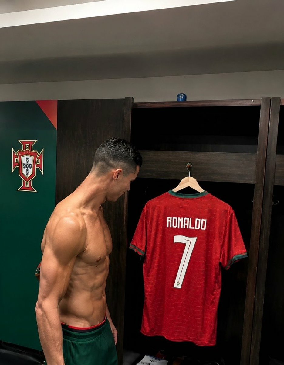 Paramarley10315's tweet photo. Here’s a big fat one about CR7 🔥🐐

Cristiano Ronaldo isn’t just a footballer—he’s a standard. A mentality. A machine built on obsession. From the streets of Madeira to the biggest stages in world football, he didn’t arrive by luck he forced his way into greatness through discipline, hunger, and pure refusal to accept limits.

He turned talent into a lifetime project. While others relied on moments, Ronaldo built consistency. While others slowed down with age, he adapted reinventing himself from a flashy winger into a ruthless goal machine, then into a complete striker who still terrorizes defenders decades into his career.

5 Ballon d’Ors, Champions League nights written in history, international glory with Portugal, record after record broken—yet what defines him most isn’t even the trophies. It’s the mindset: “I’m not here to be good. I’m here to be the best.”

Love him or hate him, you can’t ignore him. Because CR7 didn’t just play football he changed what people believe is possible in football.

🐐🔥