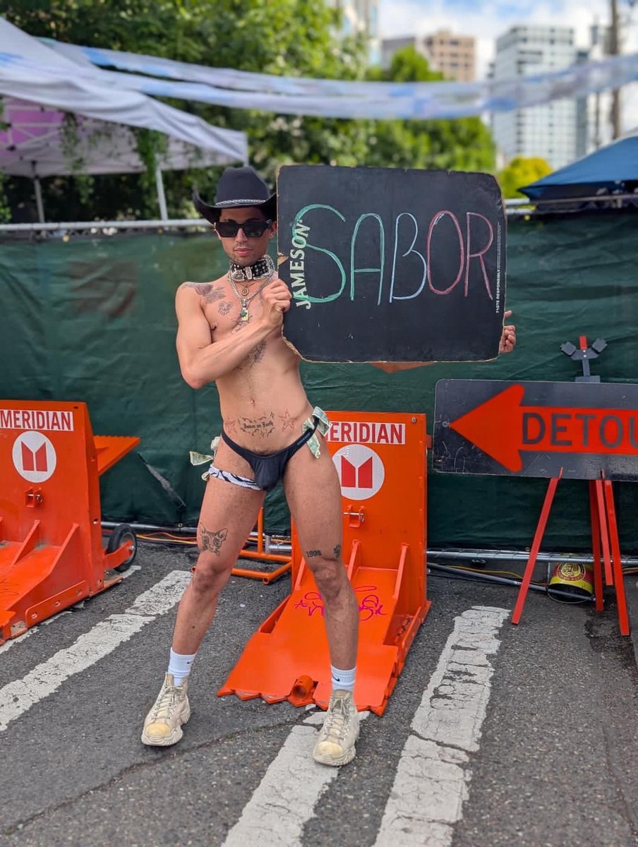 Jay_HoneyCore's tweet photo. Seattle pride ❣️✨ https://t.co/kjtCuQ56NP