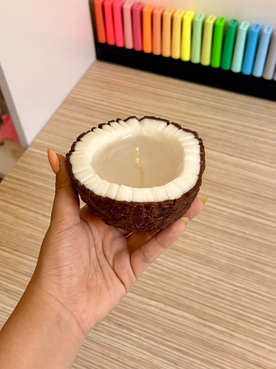fati_j_2000's tweet photo. دیگه دارم مرز های شمع سازی رو جا به جا میکنم😌🥥 https://t.co/Rlxwskzubr