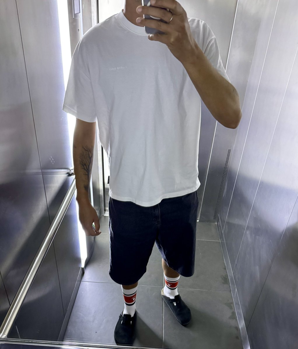 StepCloserX's tweet photo. Keeping it casual today. Clean fit, fresh socks, comfy Bostons. How would you rate the look? 😏🧦

#MaleFeet #FootCommunity #FootLover #FeetPics #WhiteSocks #Birkenstock #SockLover #Slides https://t.co/h3DehQ3Xac