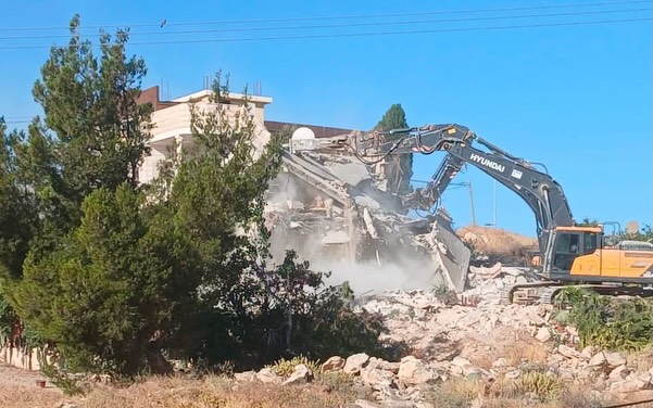 Timesofgaza's tweet photo. Israeli bulldozers demolished a house in the town of Tuqu', southeast of Bethlehem. https://t.co/ZfuTY2dzJf