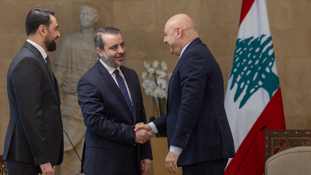 syrianmofaex's tweet photo. التقى وزير الخارجية والمغتربين السيد أسعد حسن الشيباني في العاصمة اللبنانية بيروت، فخامة رئيس الجمهورية اللبنانية الشقيقة السيد جوزيف عون، حيث جرى خلال اللقاء بحث سبل تعزيز العلاقات الثنائية بين البلدين على أساس الاحترام المتبادل وحسن الجوار وتعزيز آليات التعاون الاقتصادي بين البلدين ومناقشة آخر التطورات الإقليمية والدولية ذات الاهتمام المشترك.