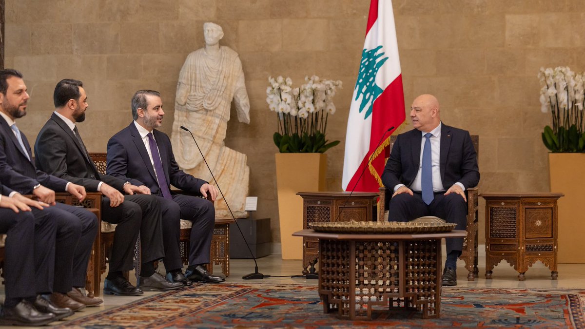 syrianmofaex's tweet photo. التقى وزير الخارجية والمغتربين السيد أسعد حسن الشيباني في العاصمة اللبنانية بيروت، فخامة رئيس الجمهورية اللبنانية الشقيقة السيد جوزيف عون، حيث جرى خلال اللقاء بحث سبل تعزيز العلاقات الثنائية بين البلدين على أساس الاحترام المتبادل وحسن الجوار وتعزيز آليات التعاون الاقتصادي بين البلدين ومناقشة آخر التطورات الإقليمية والدولية ذات الاهتمام المشترك.