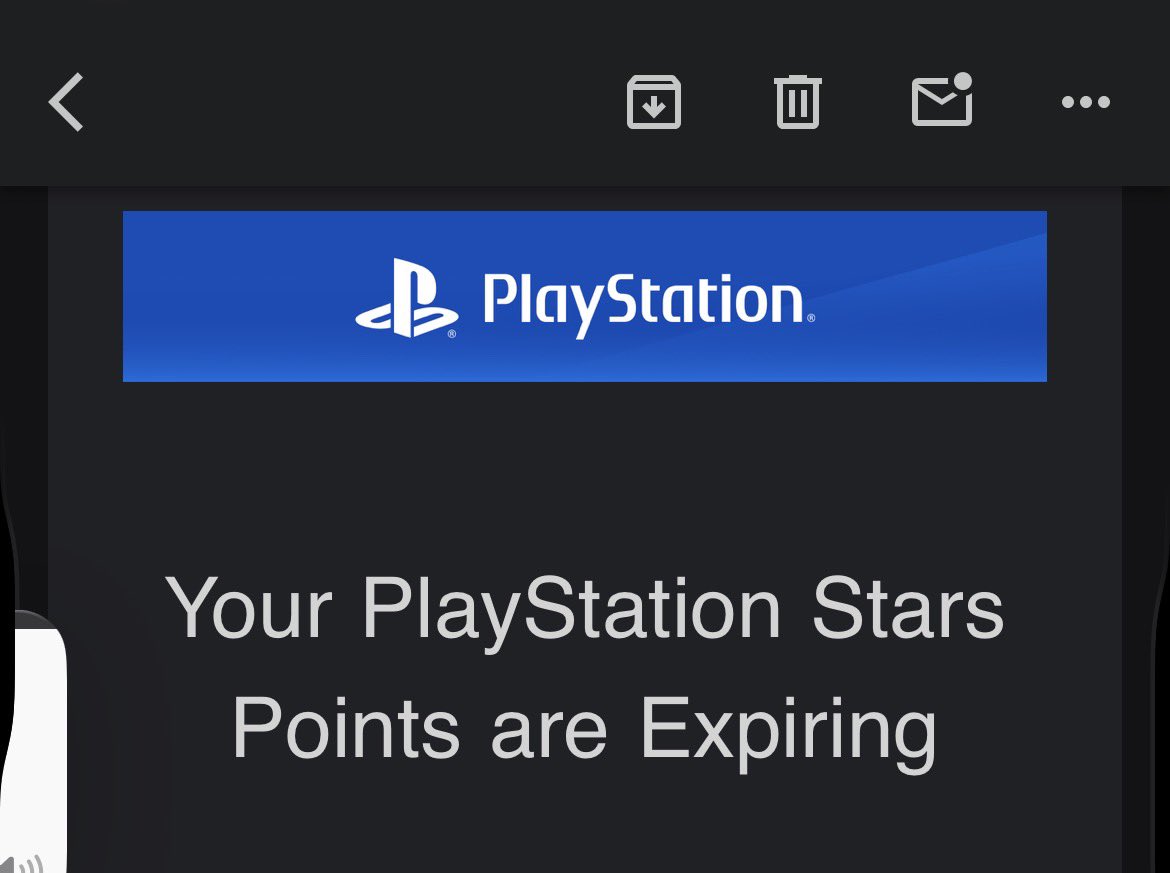 GamingInfinatum's tweet photo. Sony : “Might we possibly distract you by …reminding you about this other product we discontinued?” #sony #playstation #bringbackdiscs https://t.co/NRa8MCbKhm