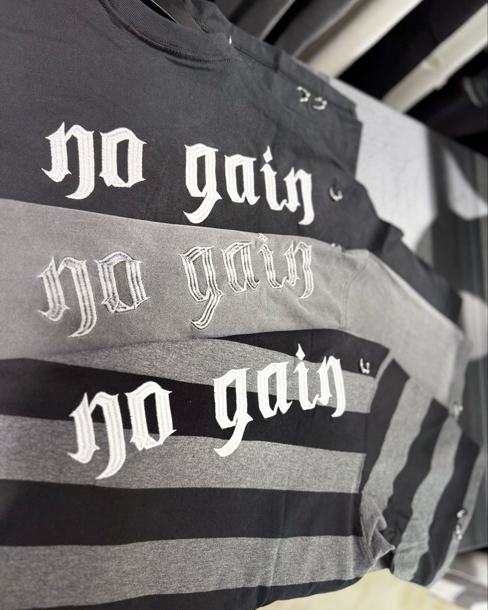 acro_ikebukuro's tweet photo. ＋Re Stock＋

『GALFY』

本日‼️
大人気のピアスバチバチTEE再販売致します！

全3色の中から選べて今季絶対活躍する1枚となってますので、ゲット出来なかった方はこの機会に是非！！

#ガルフィー #サブカル #summer #池袋 https://t.co/PYH976gfFr