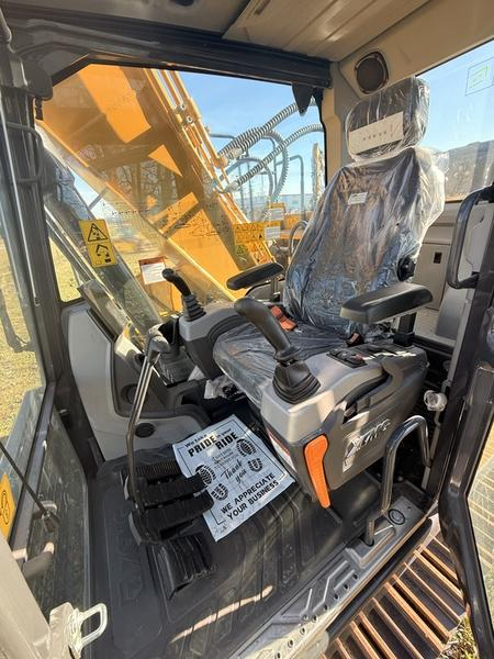 MandyHuang024's tweet photo. XCMG Crawler Excavator XE225U
✅ Cummins Engine
✅ EPA Certification
✅ Air-Conditioned Cabin
✅ Ready for Immediate Delivery
Perfect for road construction, mining, and earthmoving projects.

📩 Contact me for price, photos, and shipping details.
Whatsapp:+86 19838157661 https://t.co/s3mtlDXMWW