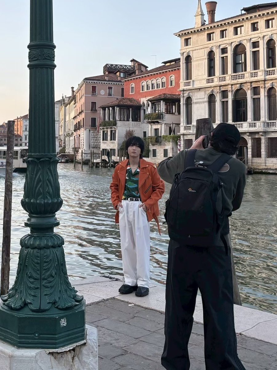 TVguidePERSON's tweet photo. #小林千晃デビュー10周年記念写真集 9/10(木)発売！

🇮🇹直筆サイン入り
https://t.co/LLlMCBvAb3

🍷アクスタA付き
https://t.co/nkbywBU2v3
🍾アクスタB付き
https://t.co/iWQNyvGaDQ

DVD付き限定表紙版
🍝Amazon 
https://t.co/HdJiInbmXY
🍕楽天ブックス
https://t.co/fn7rvaaazZ

#ヴェネちあき https://t.co/jGOiUfFq6F