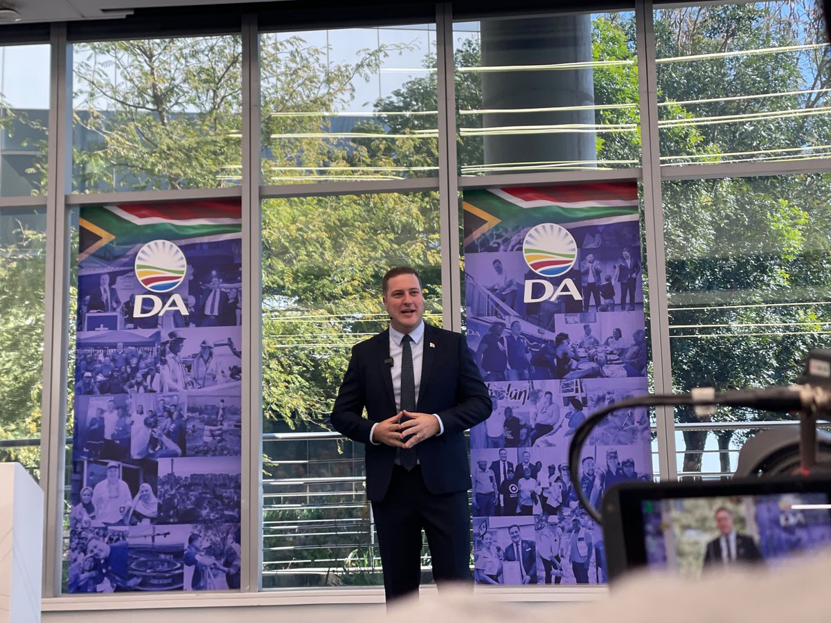 Our_DA's tweet photo. South Africa deserves a government that works for everyone, and puts people first. 🇿🇦

Watch as DA Leader Geordin Hill-Lewis launches a new vision for South Africa and the path to a DA-led national government in a post-ANC era.

📲 https://t.co/1QBEMbeftS
📲 https://t.co/JvnEy6sHQS